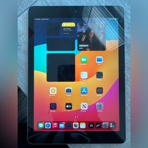 iPad 6th Generation 32GB with Apple Pencil